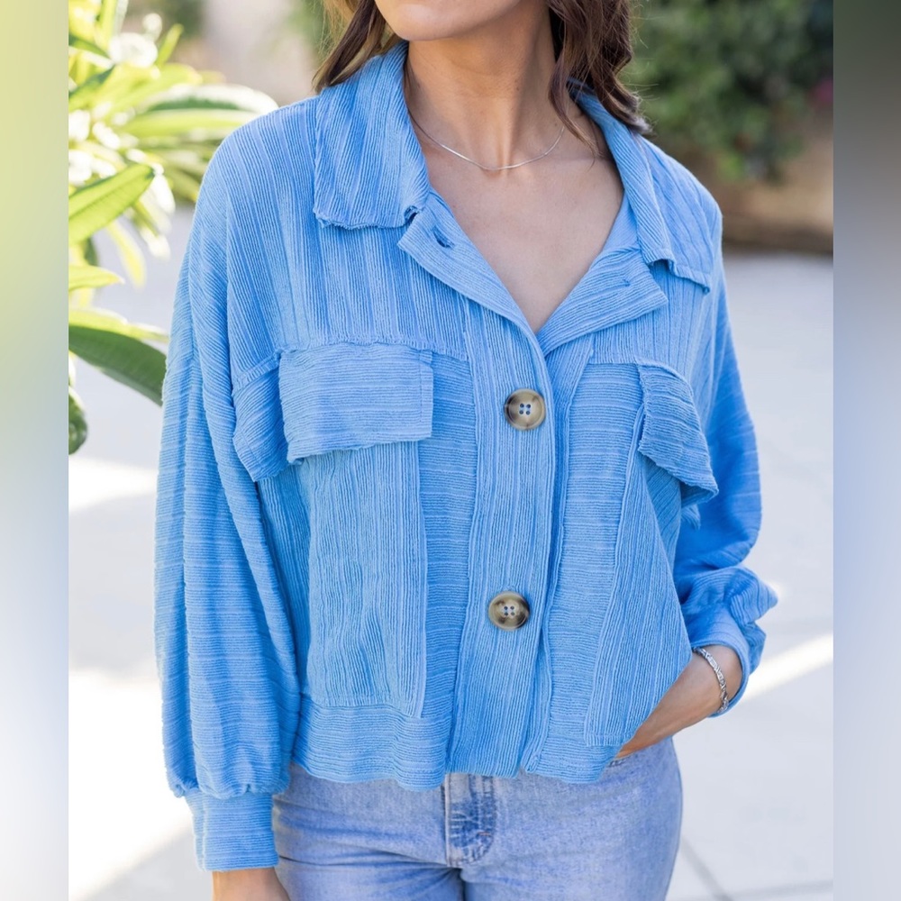 NWOT 💙 BUCKETLIST Blue Ribbed Knit Shacket, Size S.